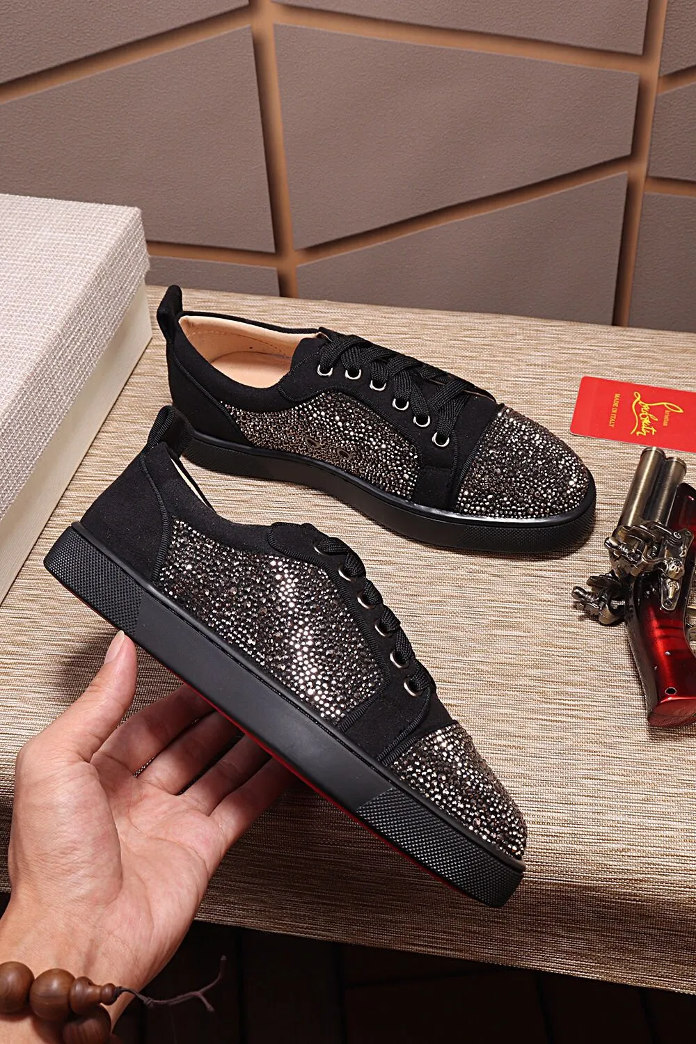 Factory price 440 Christian Louboutin (CL red sole shoes) counter hot diamond series, casual sneakers for couples 📢 📢 📢 Exclusive hot style release 🎈🎈💪 Movable latex feet 👻 Finished outsole line [Proud] 😝Female 35-40# Male 38#-46, global supply😝 [Top version]: original imported cowhide frosted upper, top original leather lining, original molded TPU outsole, original 1:1 detail processing, original shoe last, large quantity available from stock,
